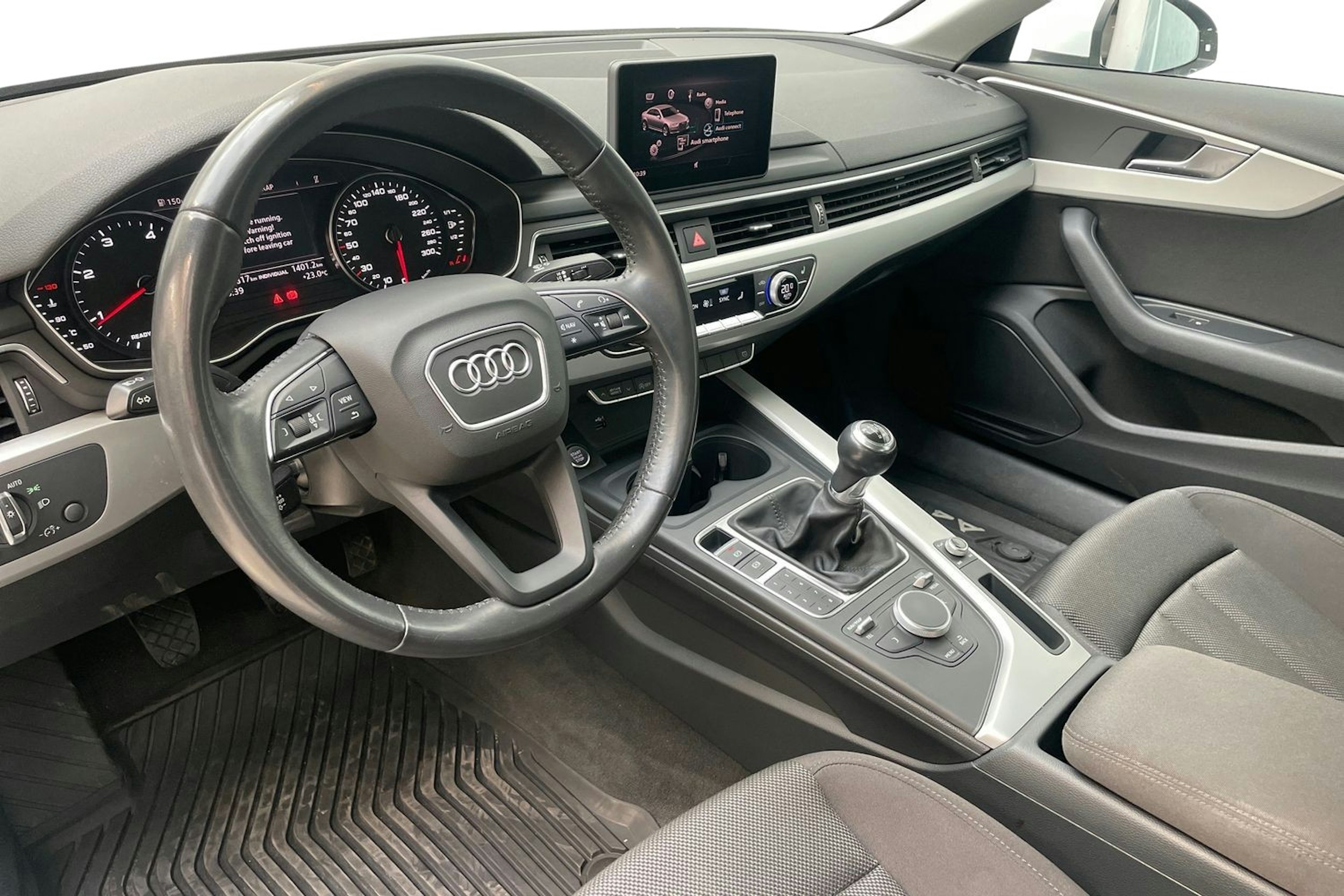 valkoinen Audi A4 2018 kuva 7.