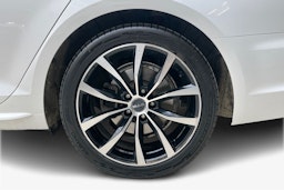 valkoinen Audi A4 2018 kuva 11.