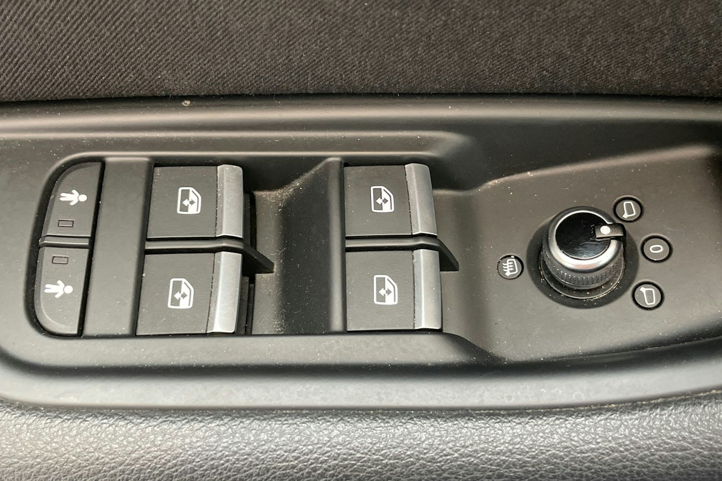 valkoinen Audi A4 2018 kuva 17.