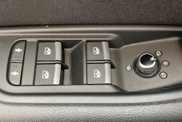 valkoinen Audi A4 2018 kuva 17.