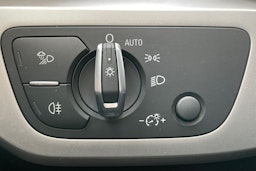 valkoinen Audi A4 2018 kuva 18.