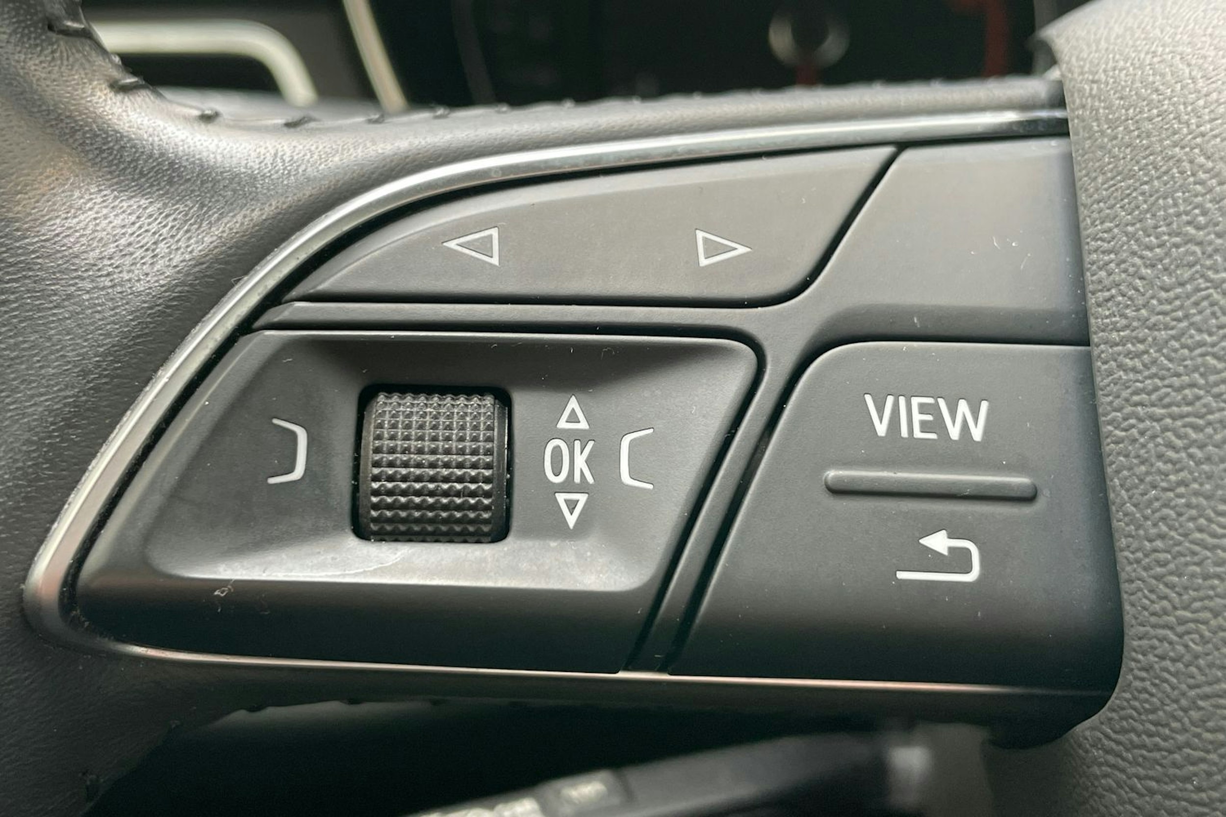 valkoinen Audi A4 2018 kuva 19.