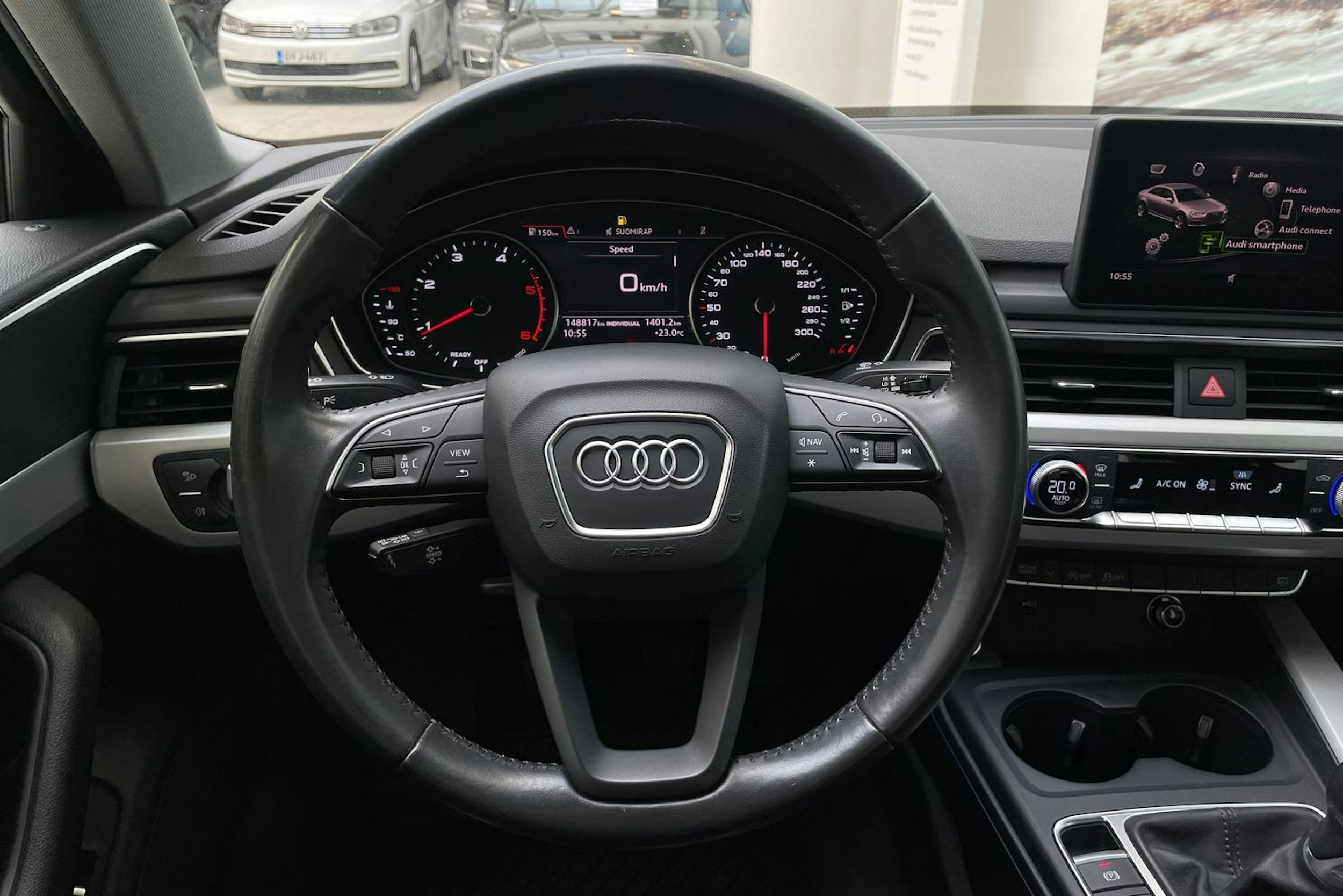 valkoinen Audi A4 2018 kuva 23.