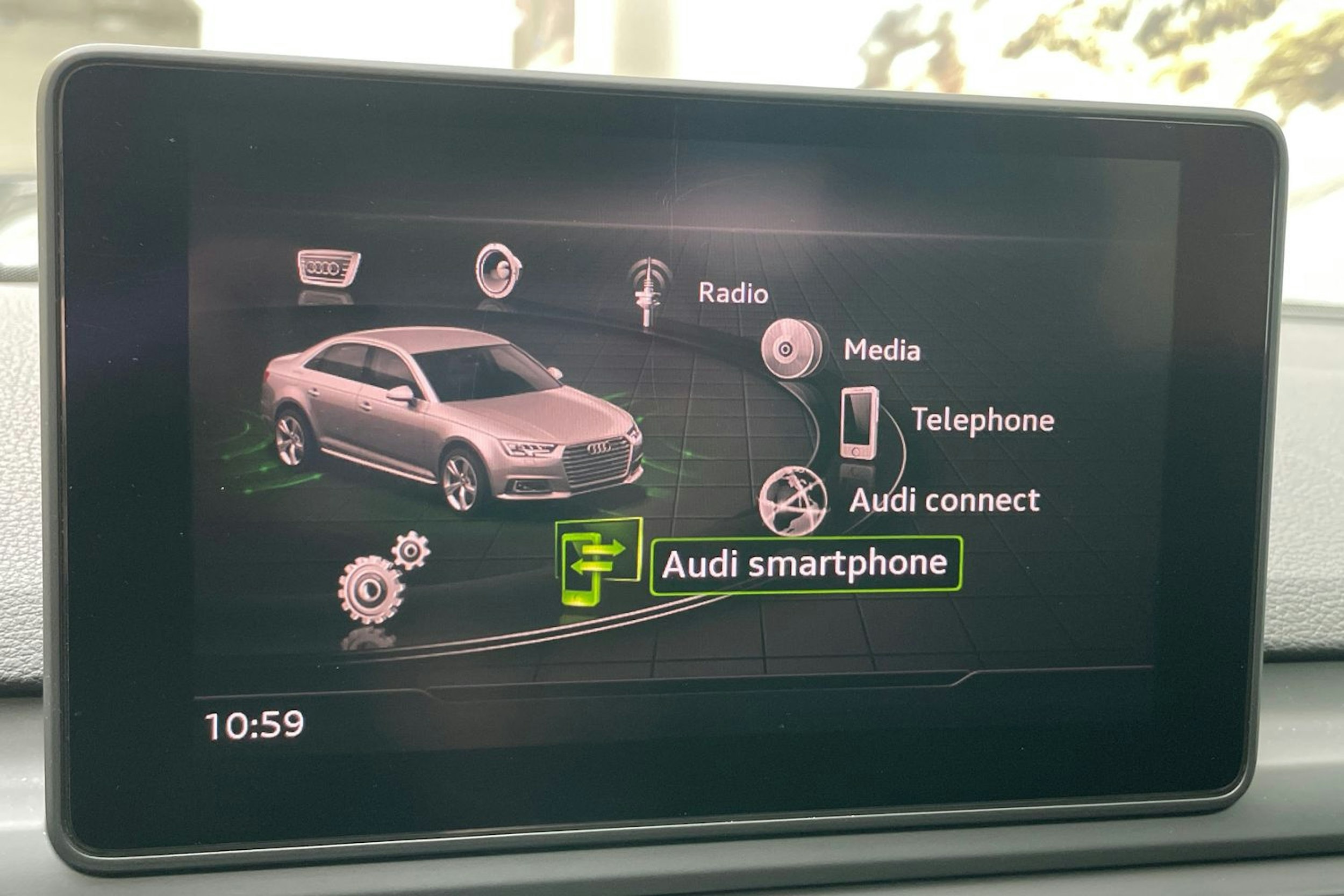 valkoinen Audi A4 2018 kuva 25.