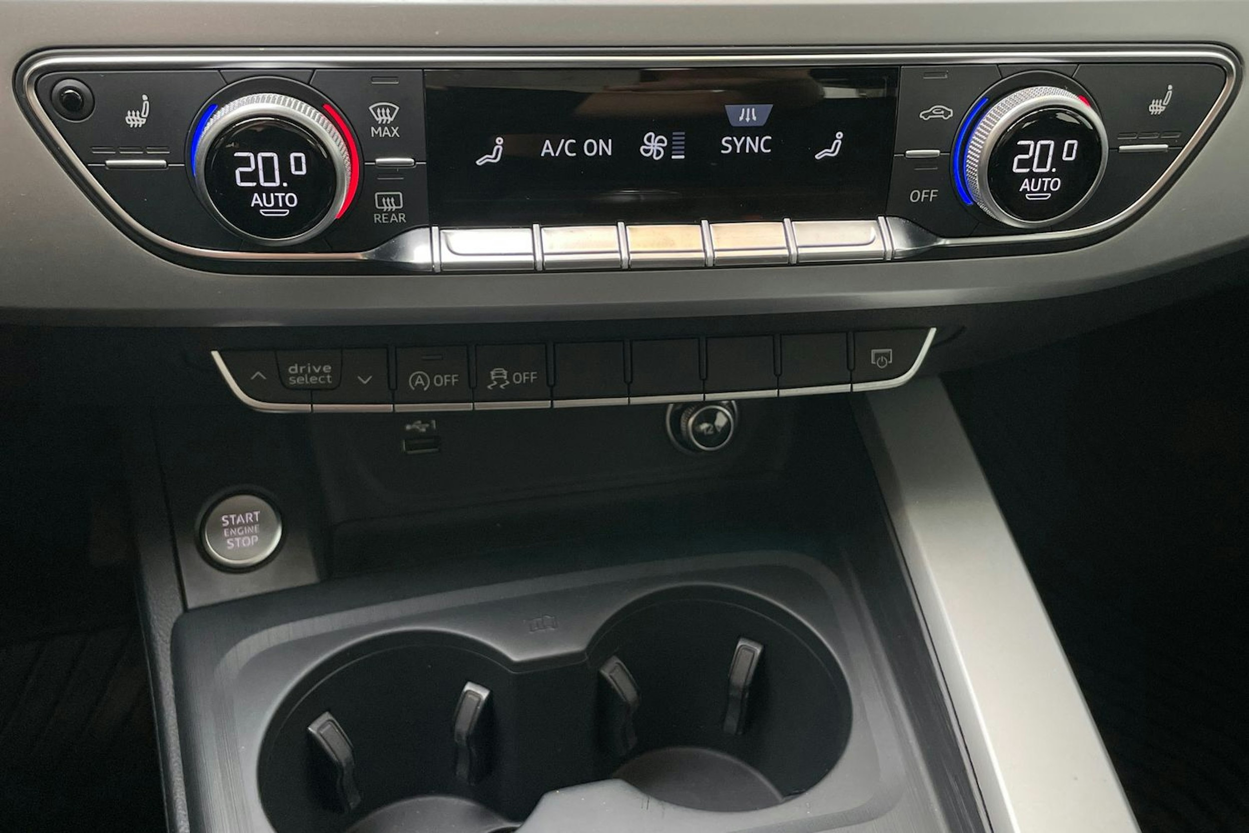 valkoinen Audi A4 2018 kuva 27.