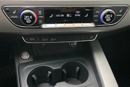 valkoinen Audi A4 2018 kuva 27.