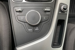 valkoinen Audi A4 2018 kuva 30.
