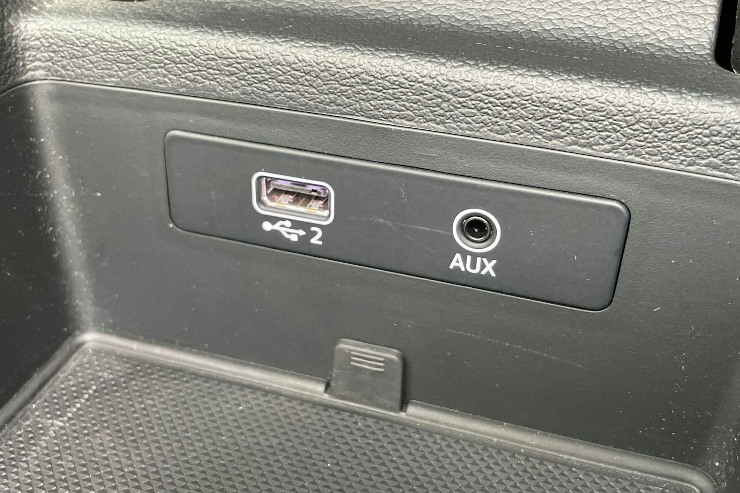 valkoinen Audi A4 2018 kuva 31.