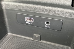 valkoinen Audi A4 2018 kuva 31.