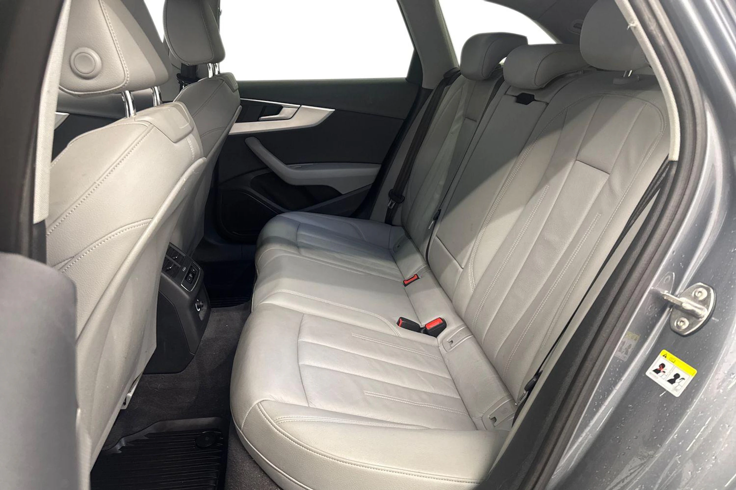 harmaa Audi A4 2018 kuva 11.