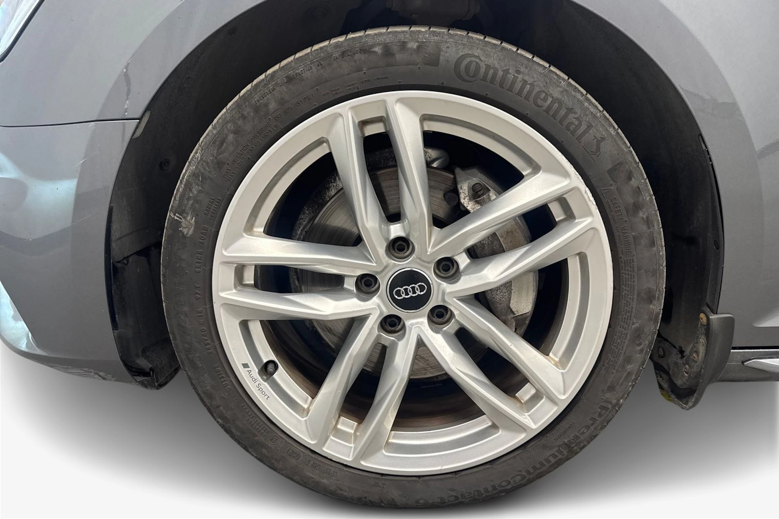 harmaa Audi A4 2018 kuva 12.