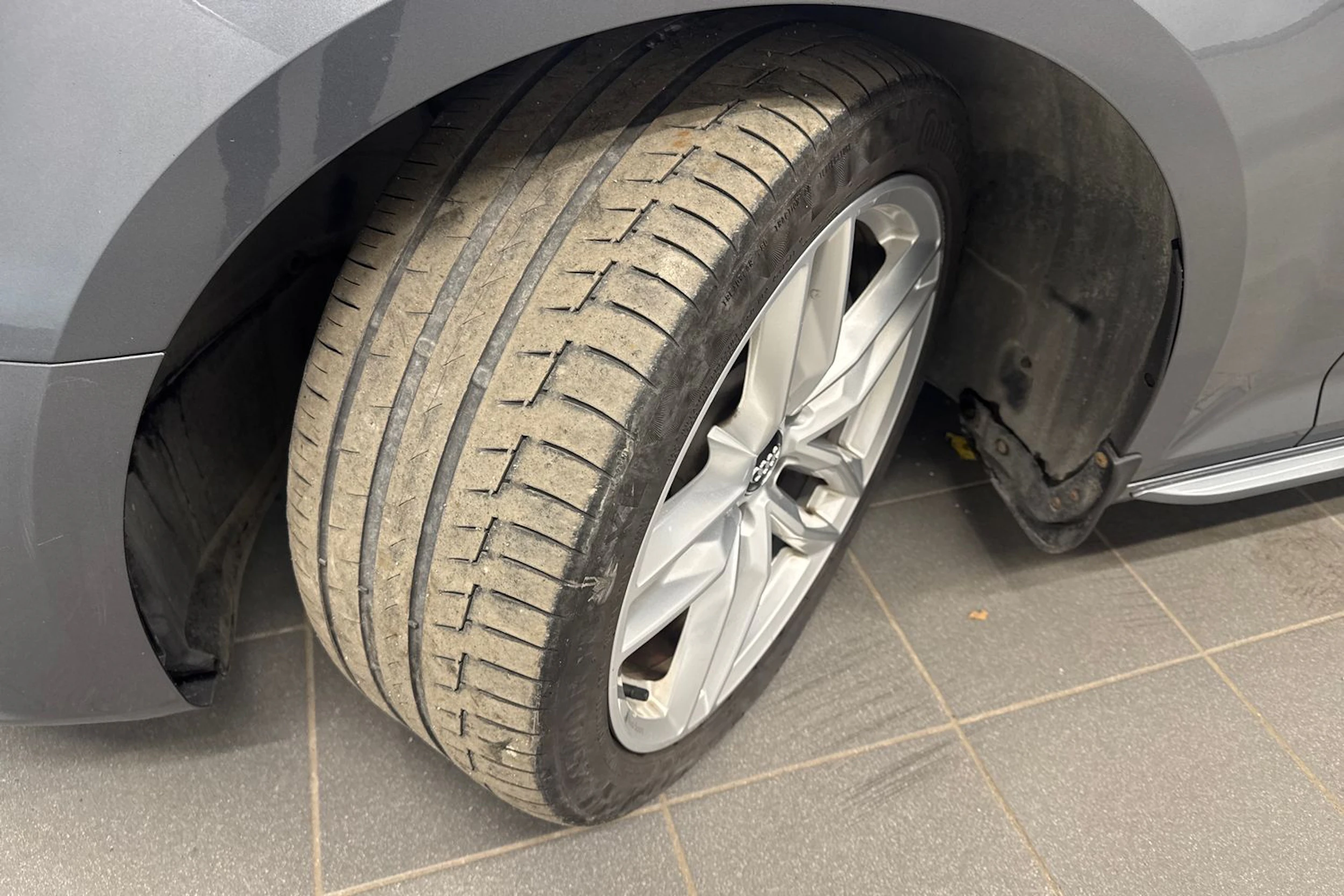 harmaa Audi A4 2018 kuva 13.