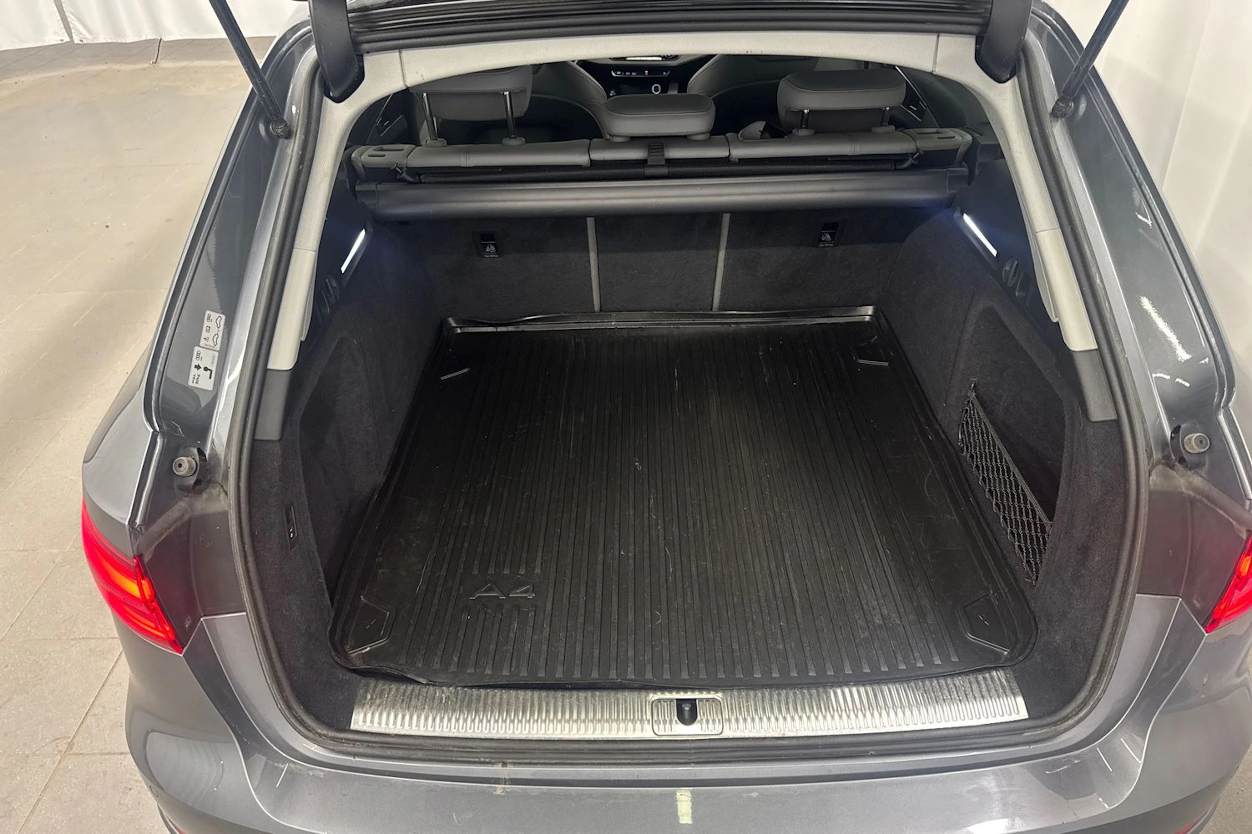 harmaa Audi A4 2018 kuva 18.