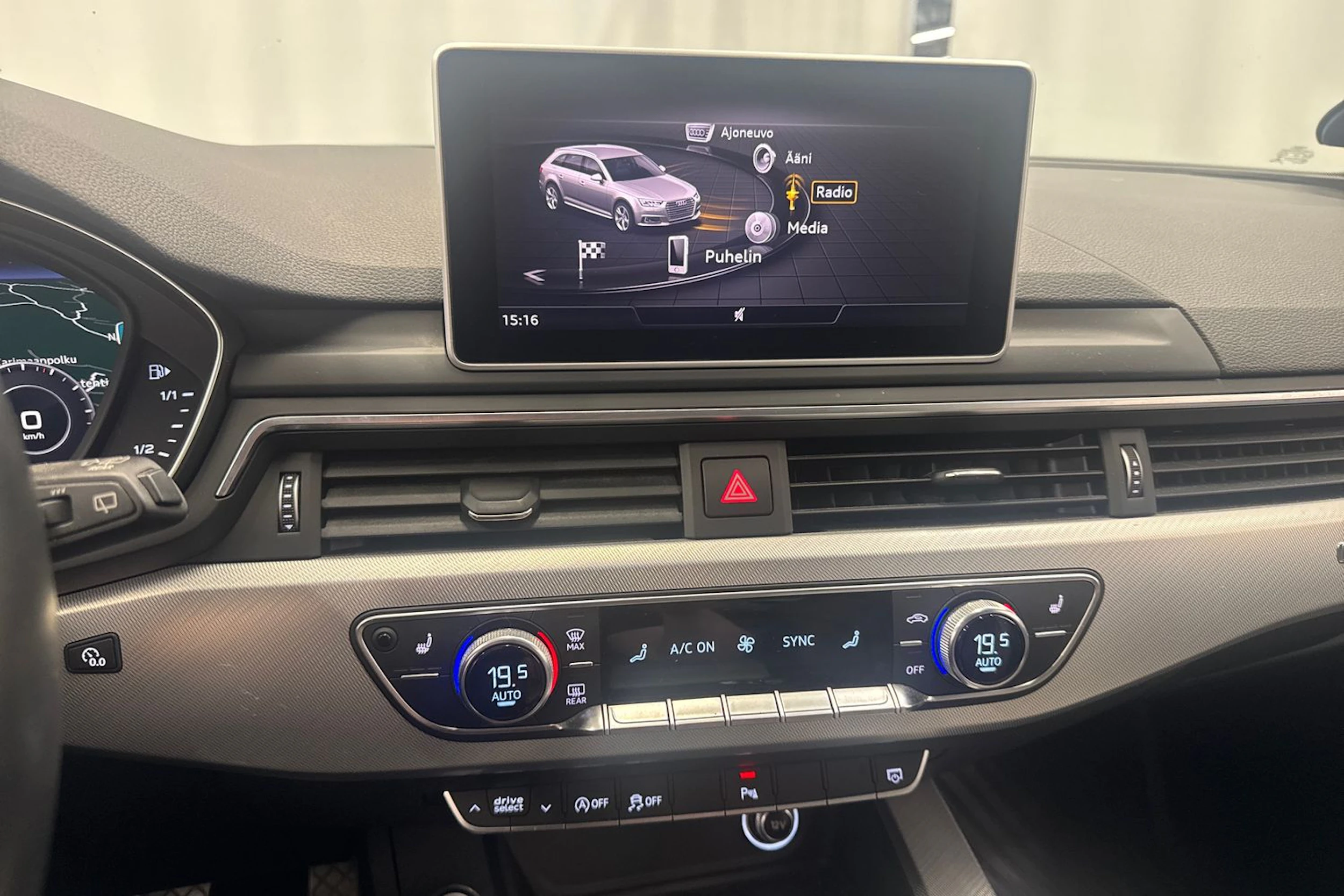 harmaa Audi A4 2018 kuva 22.