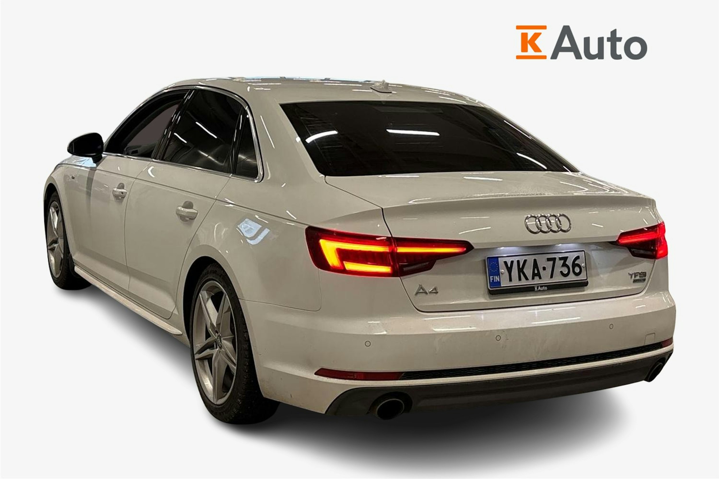 valkoinen Audi A4 2018 kuva 2.