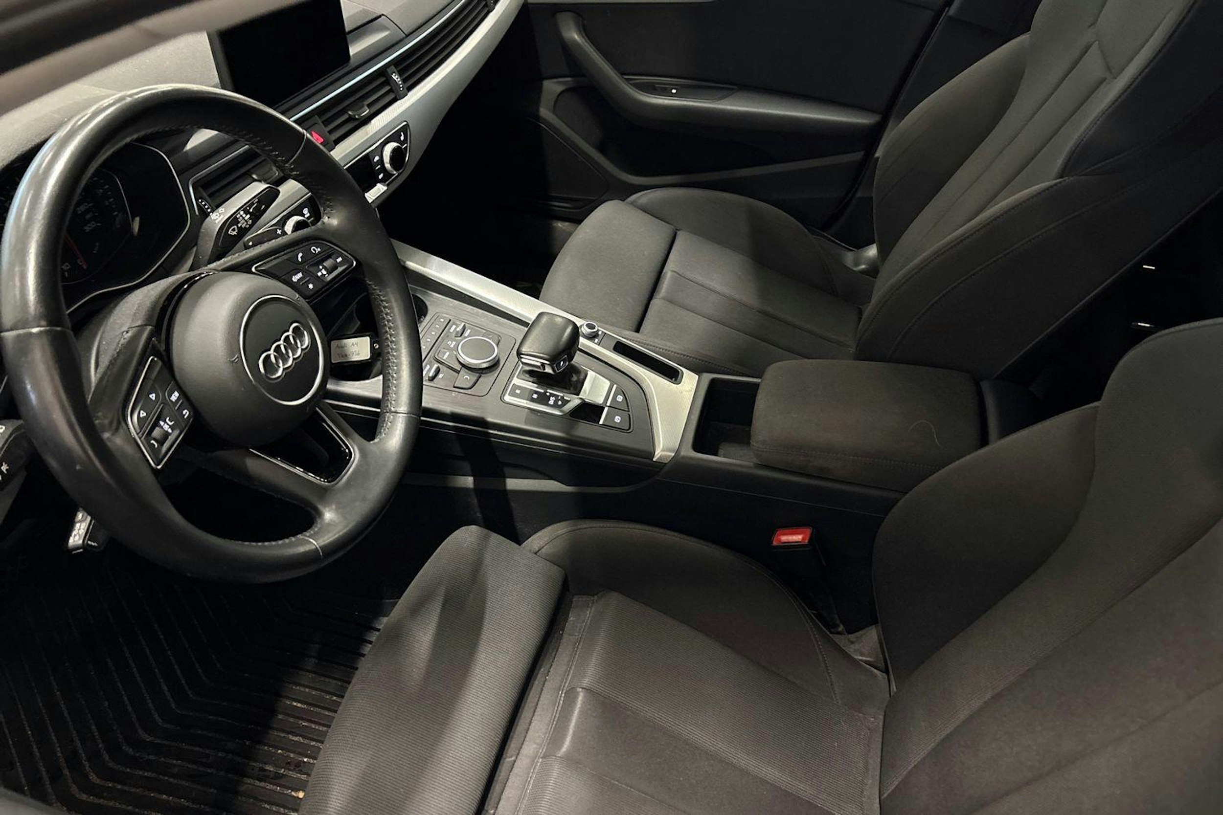 valkoinen Audi A4 2018 kuva 3.