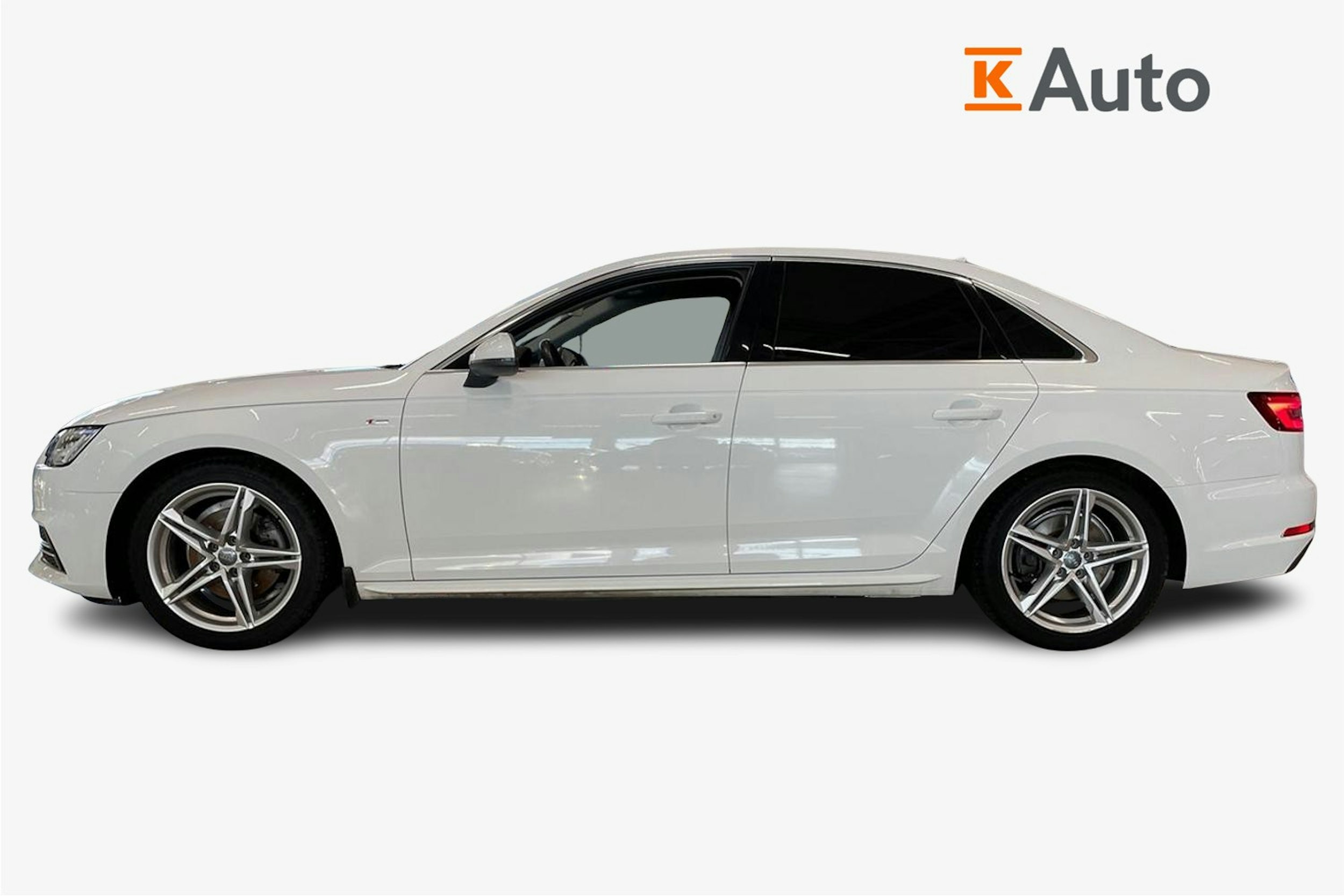 valkoinen Audi A4 2018 kuva 6.