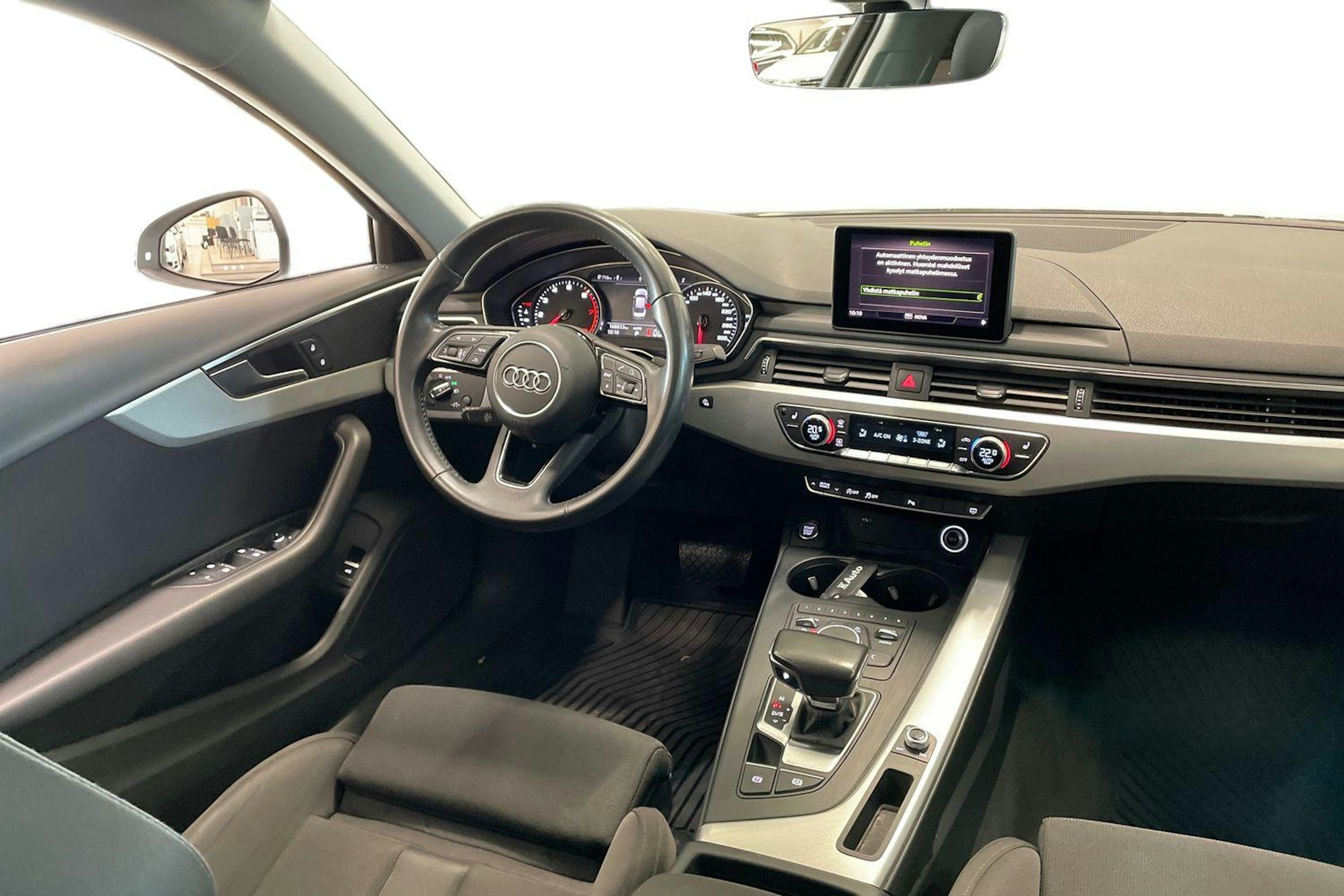 valkoinen Audi A4 2018 kuva 9.