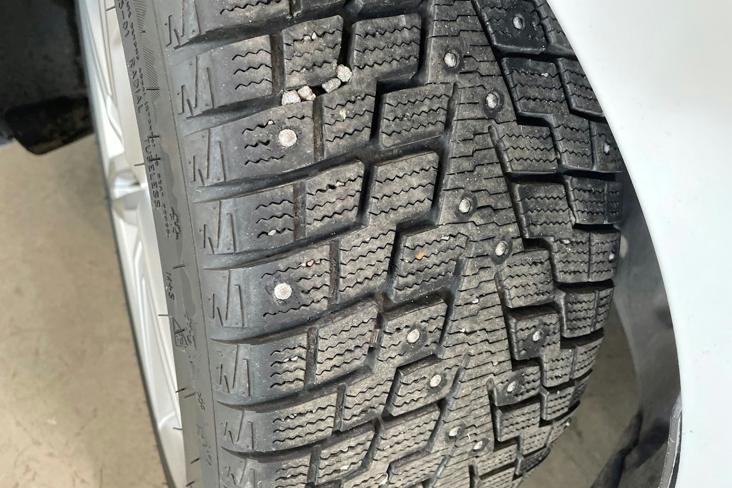 valkoinen Audi A4 2018 kuva 13.