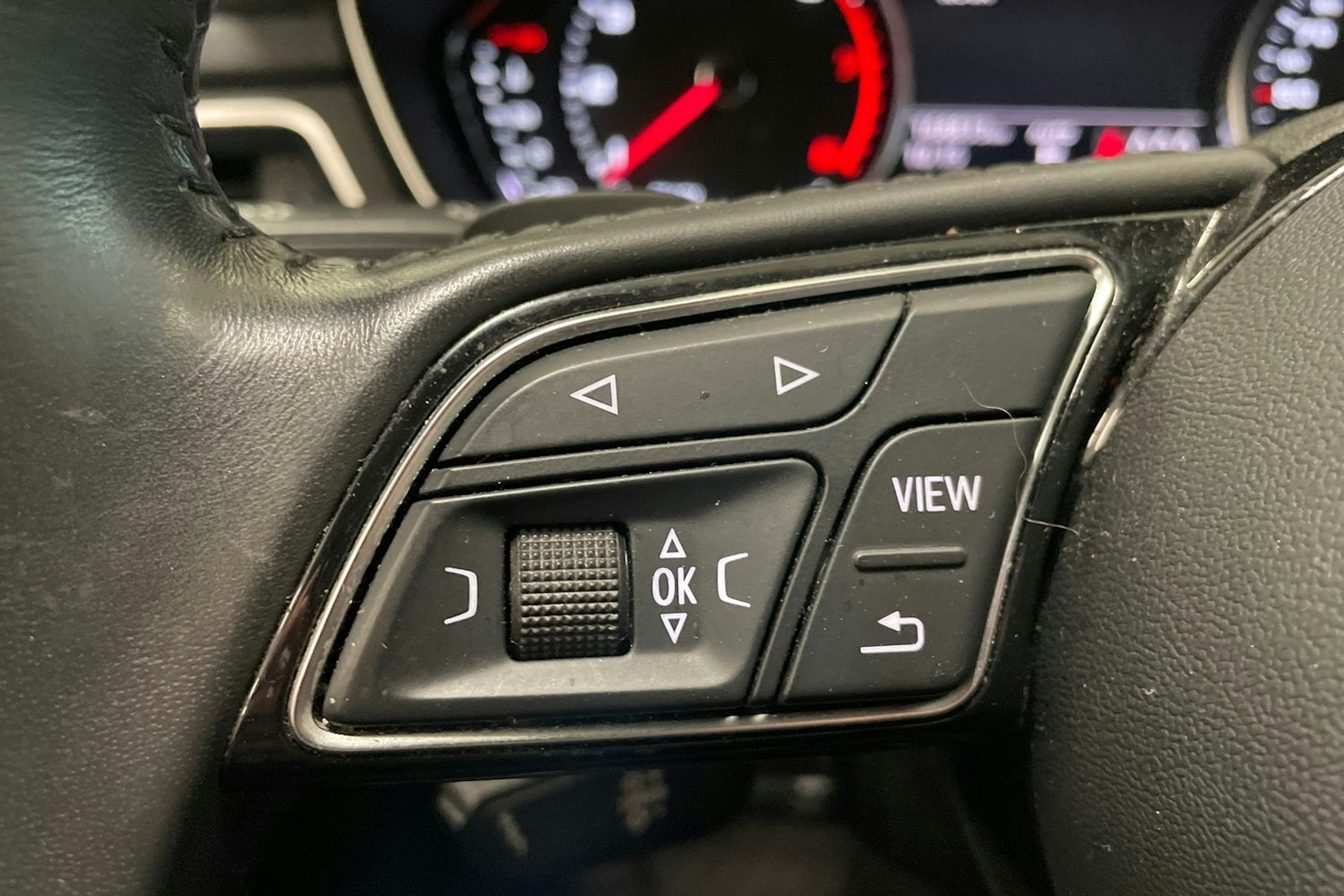 valkoinen Audi A4 2018 kuva 18.