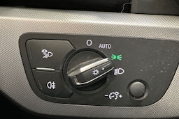 valkoinen Audi A4 2018 kuva 21.