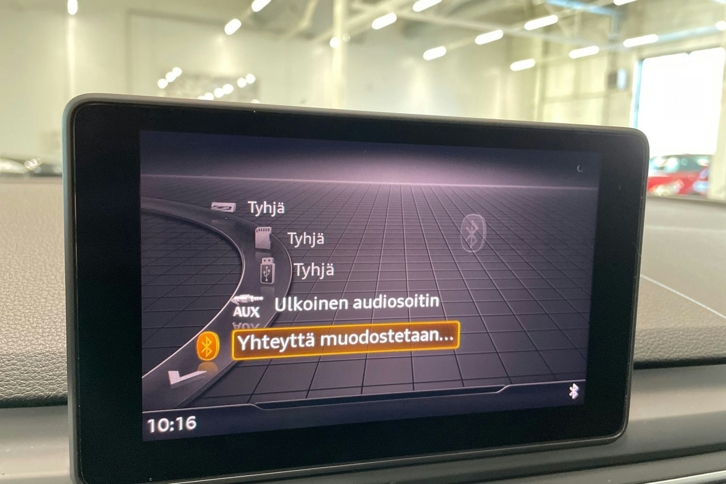 valkoinen Audi A4 2018 kuva 25.