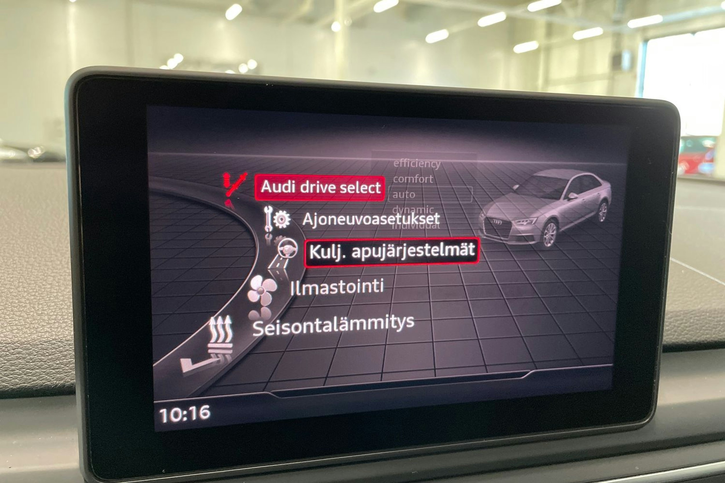 valkoinen Audi A4 2018 kuva 27.