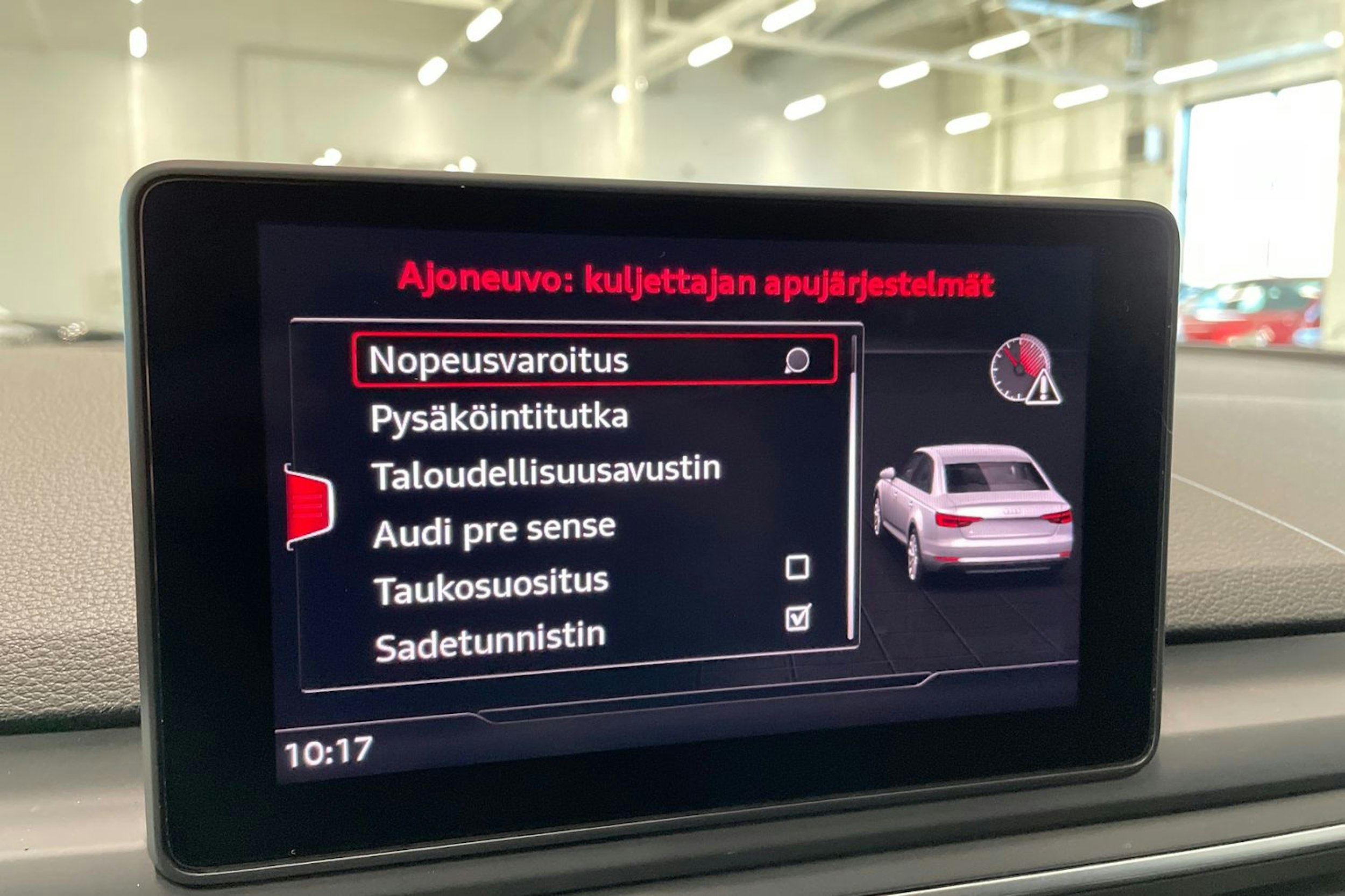 valkoinen Audi A4 2018 kuva 28.