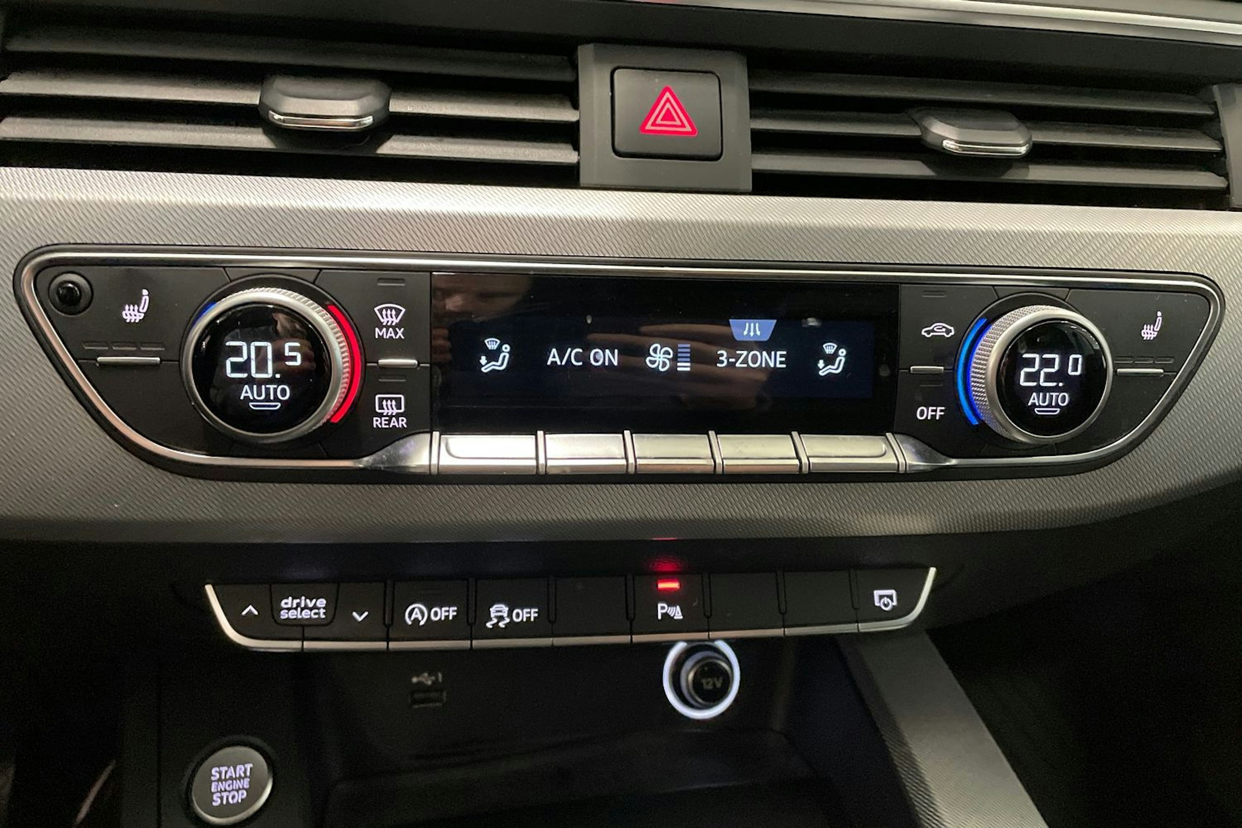 valkoinen Audi A4 2018 kuva 30.