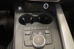 valkoinen Audi A4 2018 kuva 31.