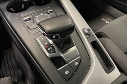 valkoinen Audi A4 2018 kuva 32.