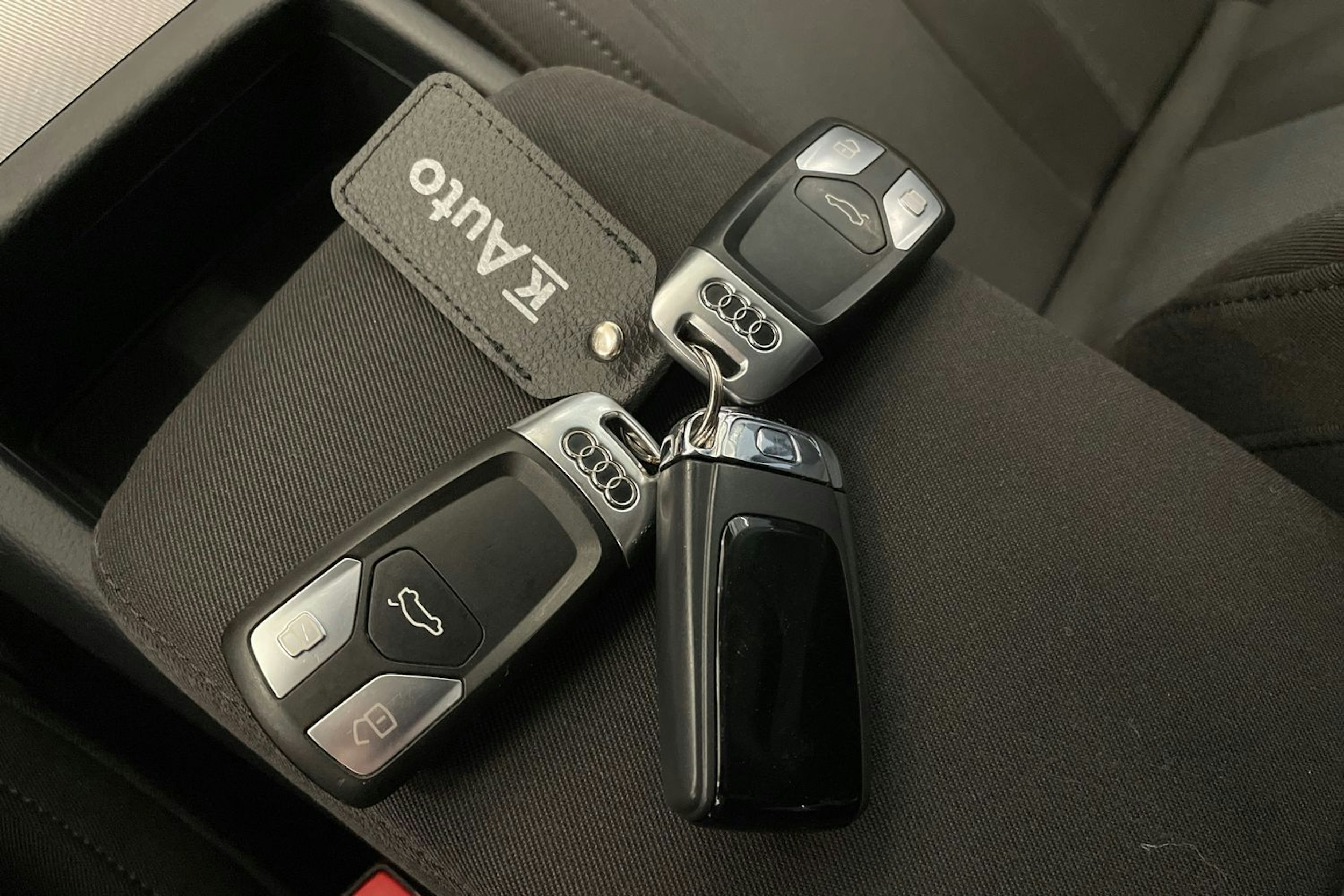 valkoinen Audi A4 2018 kuva 33.