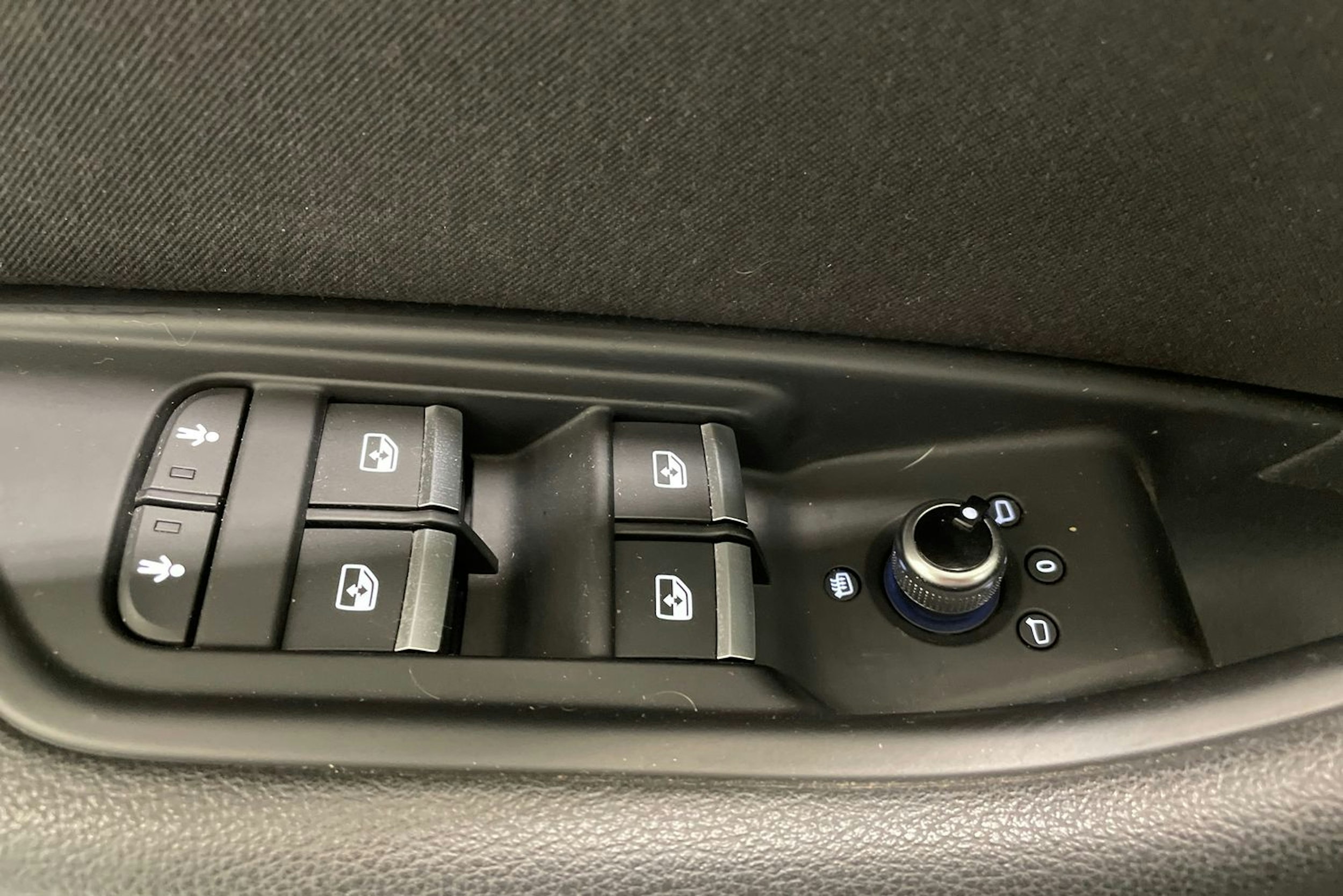 valkoinen Audi A4 2018 kuva 34.