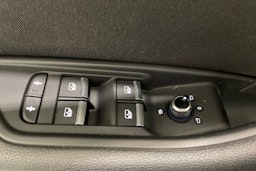 valkoinen Audi A4 2018 kuva 34.