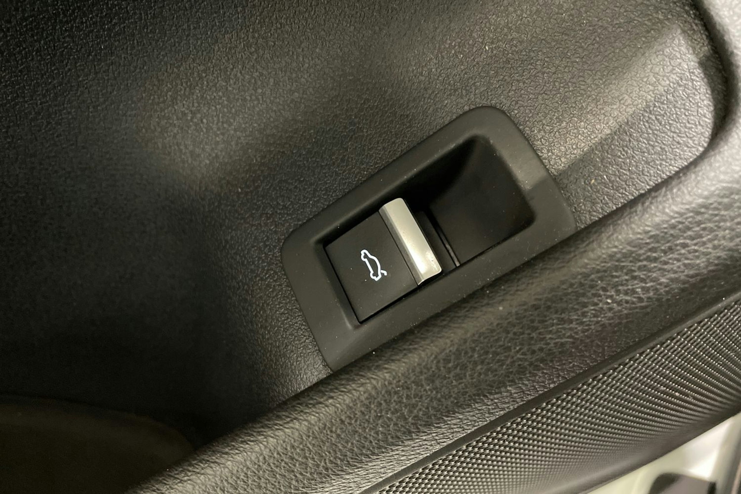 valkoinen Audi A4 2018 kuva 36.