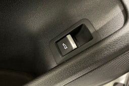 valkoinen Audi A4 2018 kuva 36.