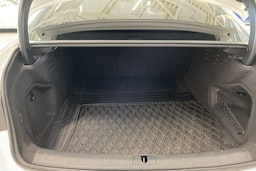 valkoinen Audi A4 2018 kuva 37.