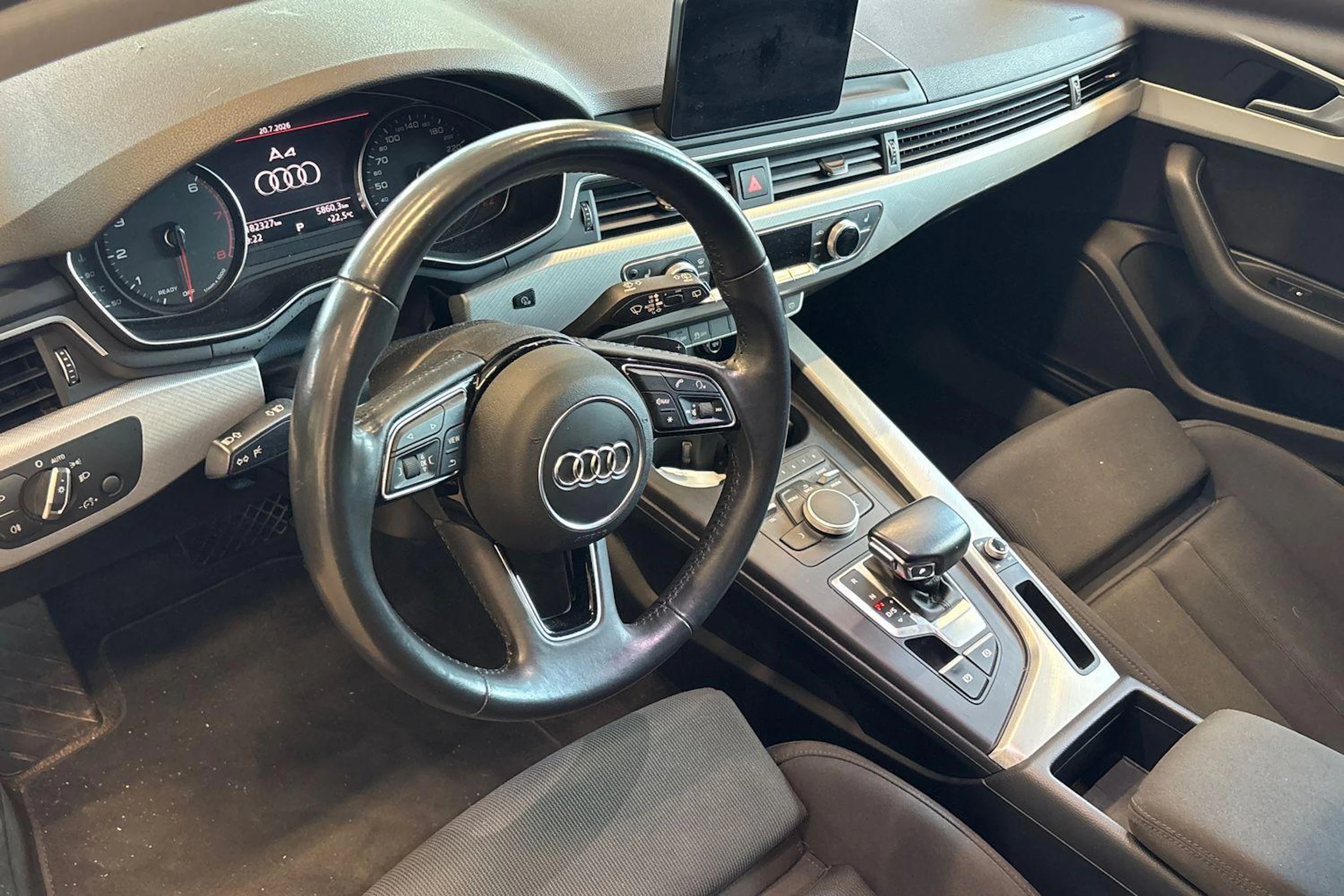musta Audi A4 2018 kuva 3.