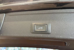 musta Audi A4 2018 kuva 7.