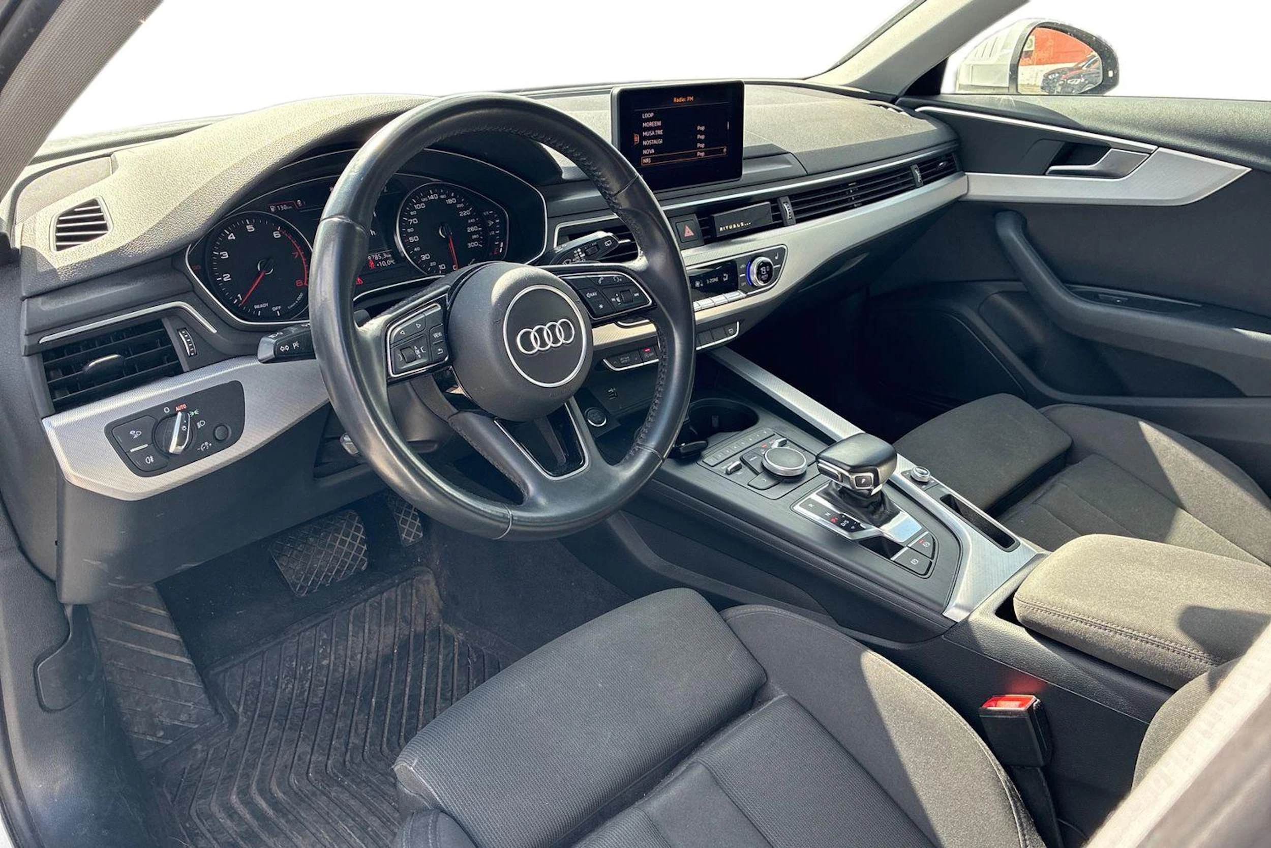 valkoinen Audi A4 2018 kuva 3.