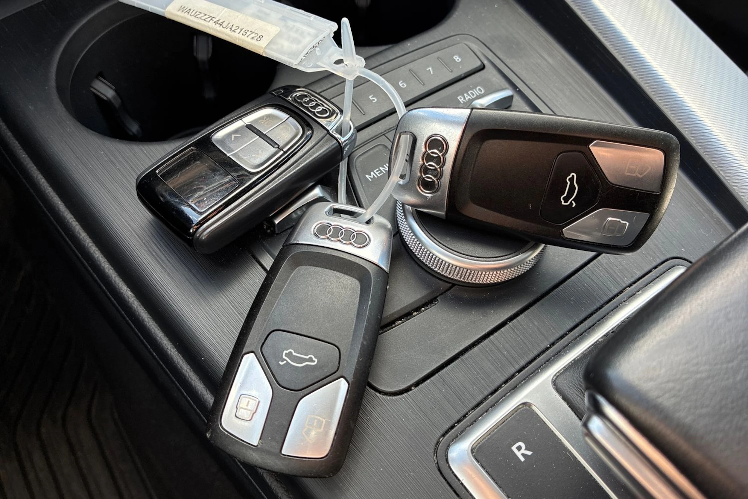 valkoinen Audi A4 2018 kuva 5.