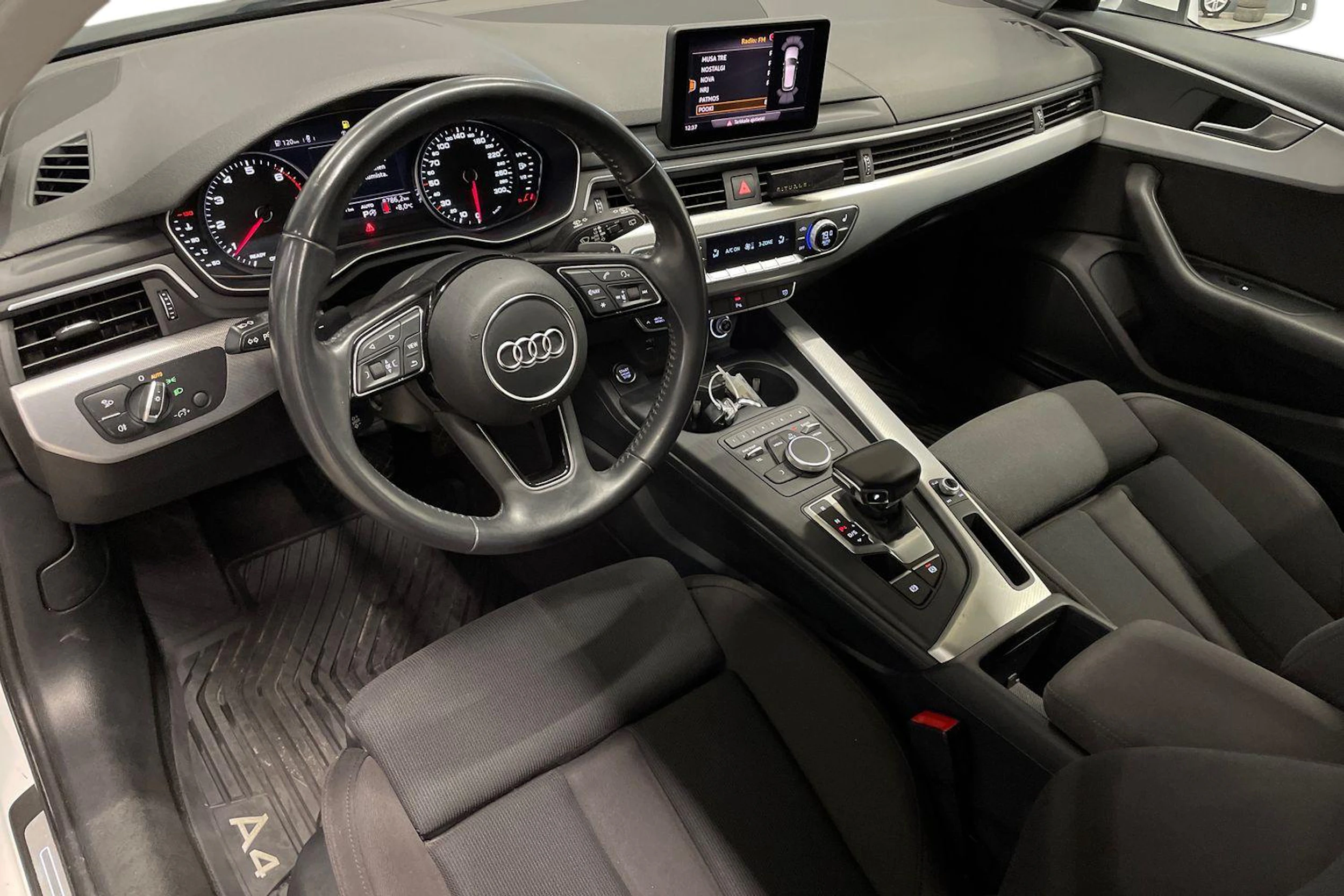 valkoinen Audi A4 2018 kuva 8.
