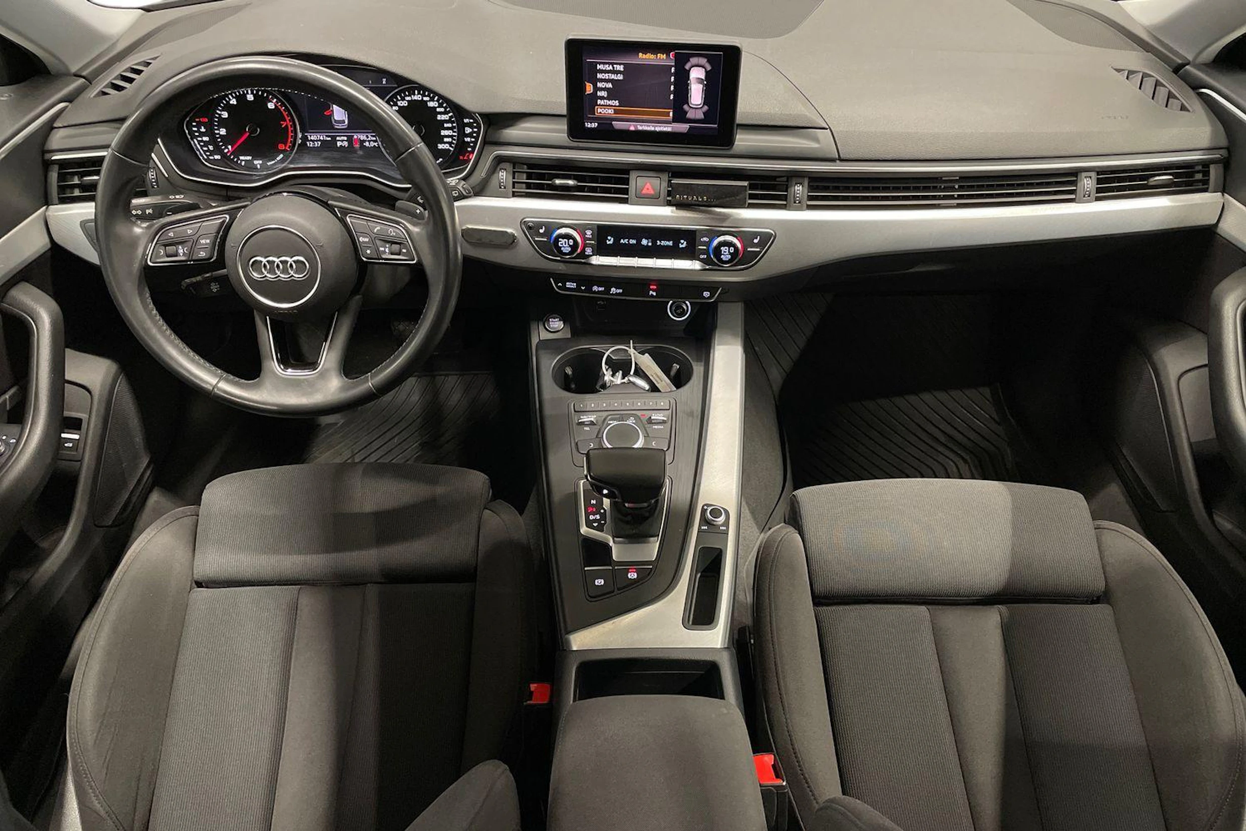 valkoinen Audi A4 2018 kuva 9.