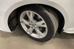 valkoinen Audi A4 2018 kuva 13.