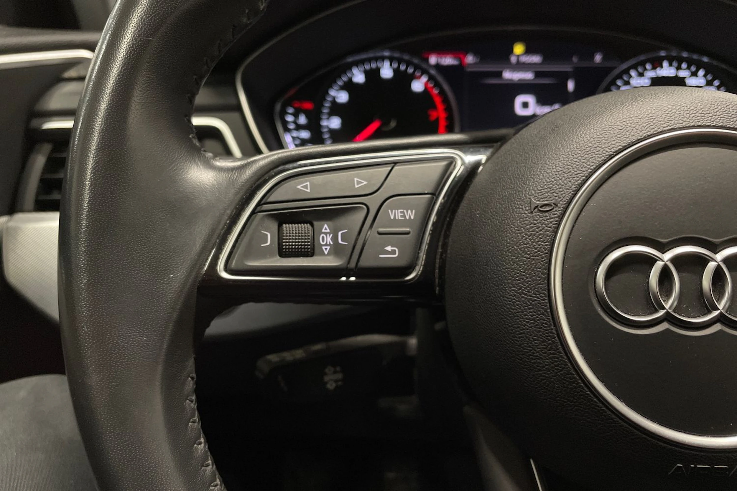 valkoinen Audi A4 2018 kuva 23.