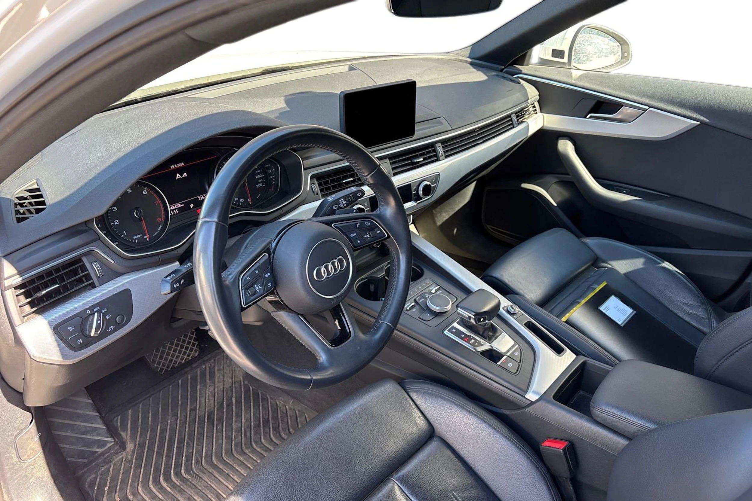 valkoinen Audi A4 2019 kuva 3.