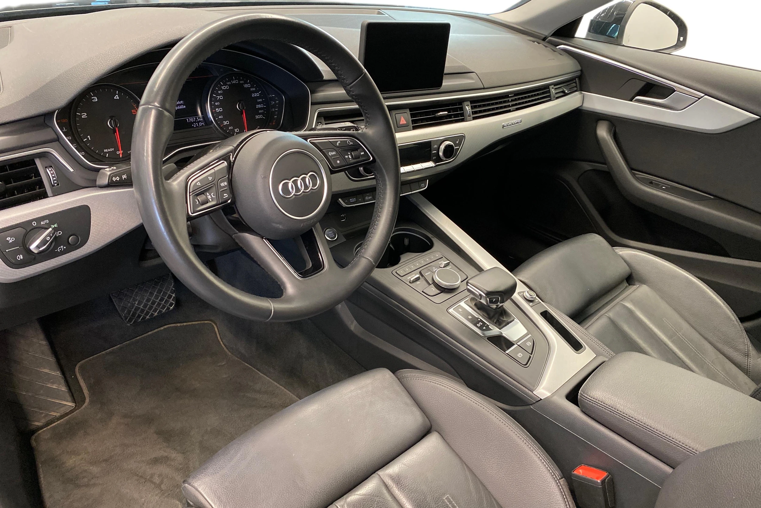 Musta Audi A4 2019 kuva 8.