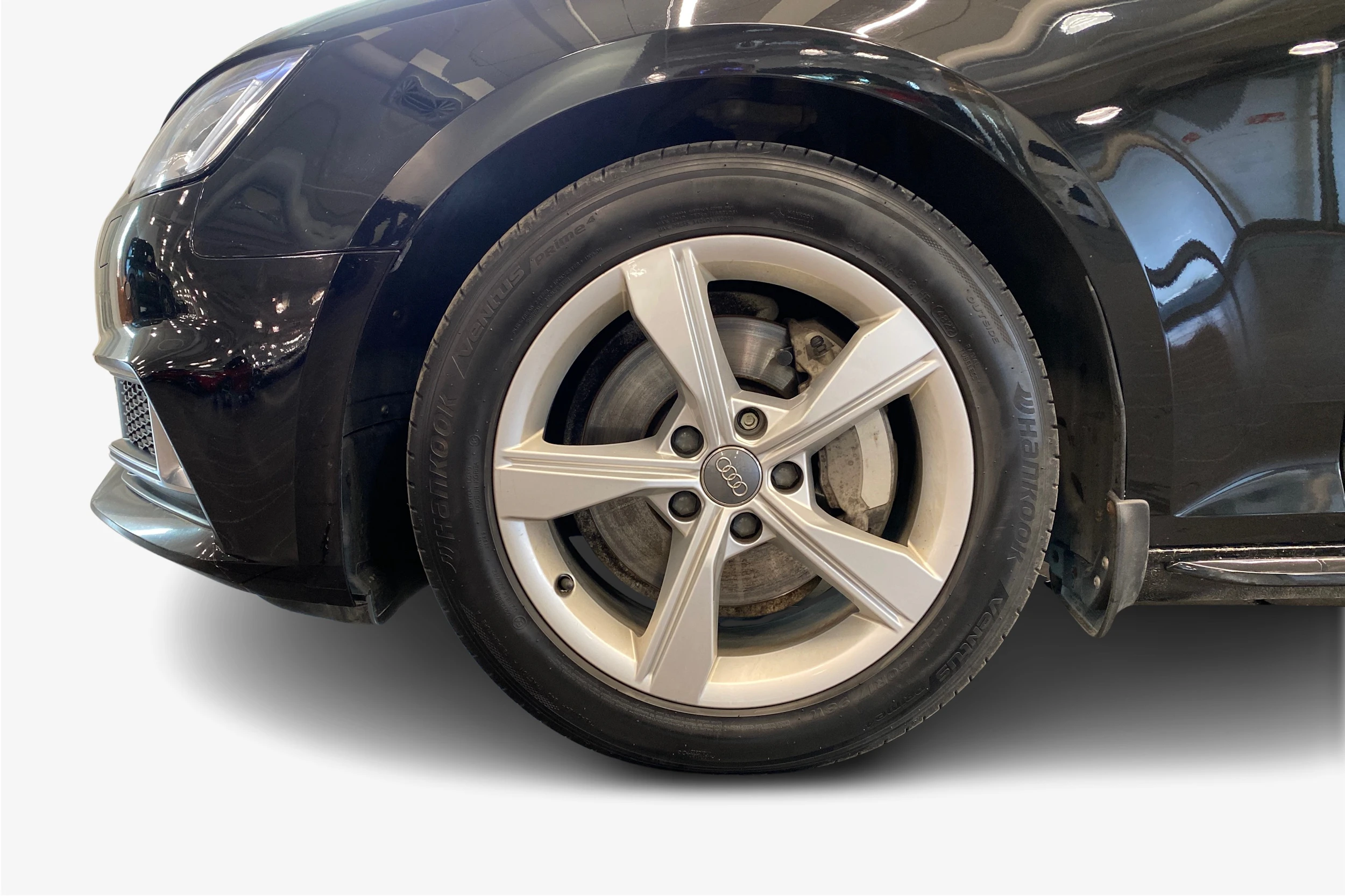 Musta Audi A4 2019 kuva 12.