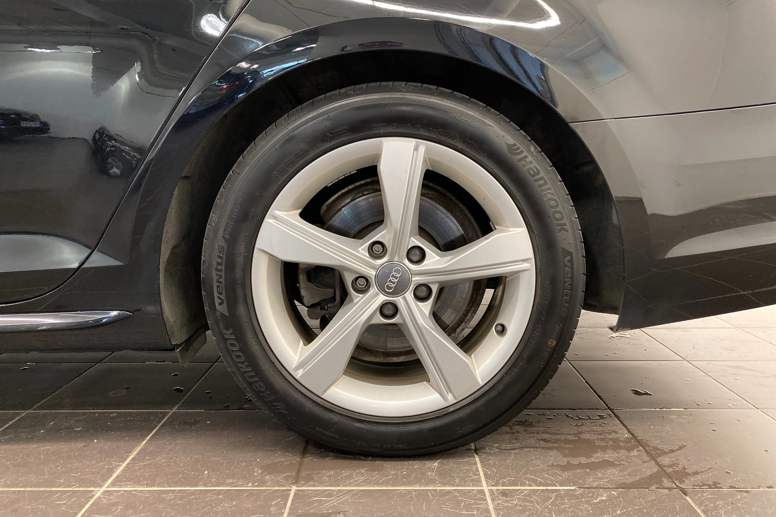 Musta Audi A4 2019 kuva 13.