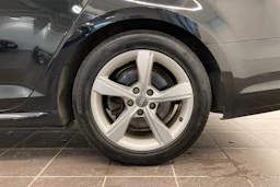 Musta Audi A4 2019 kuva 13.